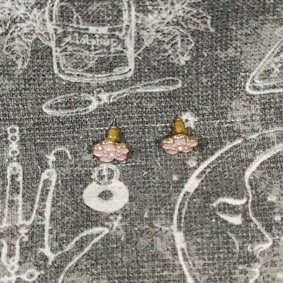 Faux Pearl Sakura Flower Stud Earrings - Picture 5 of 6